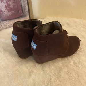 Toms wedges